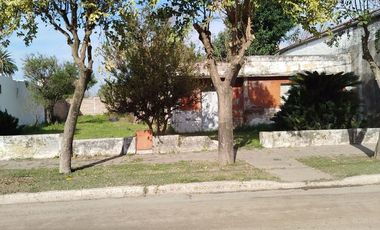 Casa a reciclar con imponente terreno en Serodino