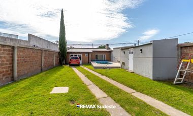 VENTA CASA 2 DORM. y PILETA TTE. FARIAS 1600