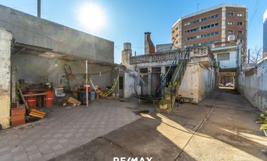 VENTA LOTE + CASAS + LOCAL EN EL MACROCENTRO