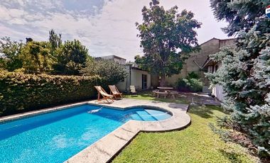 VENTA CASAS FCIO VARELA CENTRO CON PILETA