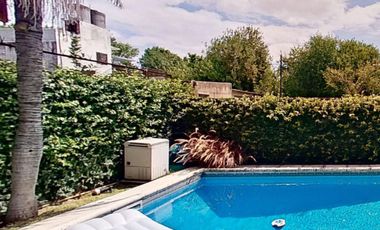 VENTA CASAS FCIO VARELA CENTRO CON PILETA