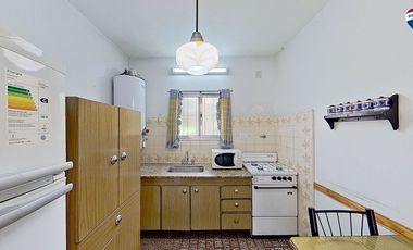 VENTA CASAS FCIO VARELA CENTRO CON PILETA