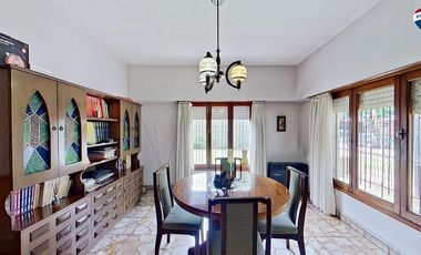 VENTA CASAS FCIO VARELA CENTRO CON PILETA