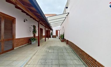 VENTA CASA 4 AMBIENTES CON JARDIN COCHERA SARANDI
