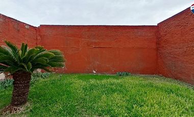 VENTA CASA 4 AMBIENTES CON JARDIN COCHERA SARANDI