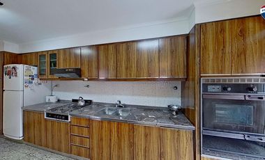VENTA CASA 4 AMBIENTES CON JARDIN COCHERA SARANDI