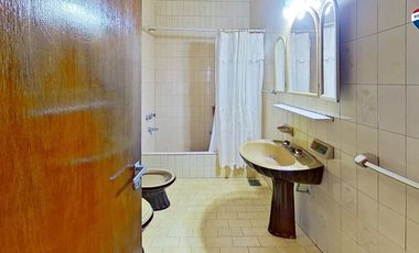 VENTA CASA 4 AMBIENTES CON JARDIN COCHERA SARANDI