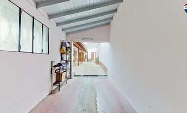 VENTA CASA 4 AMBIENTES CON JARDIN COCHERA SARANDI