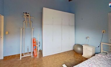 VENTA CASA 4 AMBIENTES CON JARDIN COCHERA SARANDI