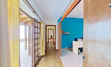 VENTA CASA 4 AMBIENTES CON JARDIN COCHERA SARANDI