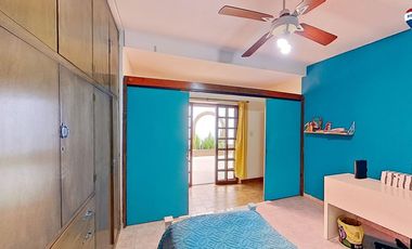 VENTA CASA 4 AMBIENTES CON JARDIN COCHERA SARANDI