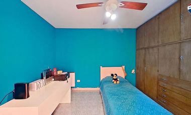 VENTA CASA 4 AMBIENTES CON JARDIN COCHERA SARANDI
