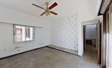 CASA 3 AMBIENTES VENTA FLORESTA + SEGUNDA VIVIENDA