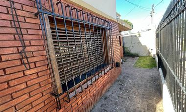 VENDE CASA 3 AMBIENTES Y LOTE 300MTS  FCIO.VARELA