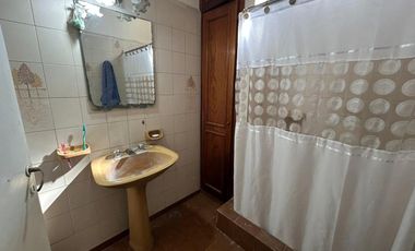 VENDE CASA 3 AMBIENTES Y LOTE 300MTS  FCIO.VARELA