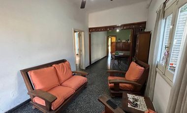 VENDE CASA 3 AMBIENTES Y LOTE 300MTS  FCIO.VARELA