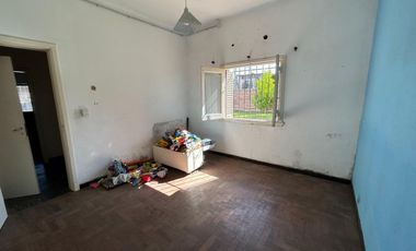VENDE CASA 3 AMBIENTES Y LOTE 300MTS  FCIO.VARELA