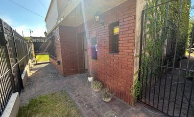 VENDE CASA 3 AMBIENTES Y LOTE 300MTS  FCIO.VARELA