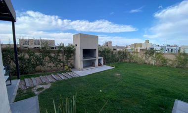 Casa 2 habitaciones en alquiler Lomas de Russell