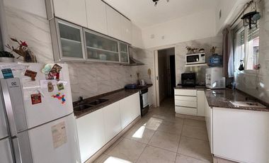 Venta casa 5 amb, pileta,  garage Floresta