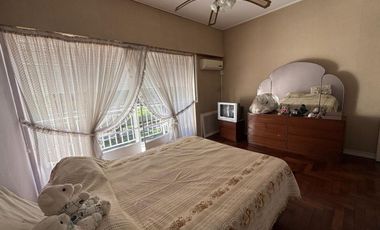 Venta casa 5 amb, pileta,  garage Floresta