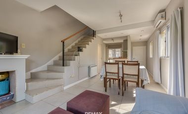 Venta dúplex 3 amb. jardín,parrilla,cochera y seg.