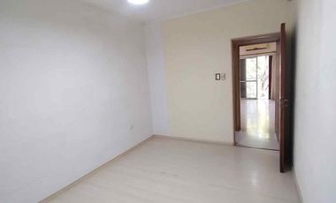 ALQUILA IMPECABLE PLANTA ALTA 4 DORM. - B° SUR