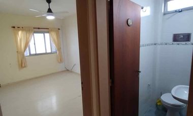 ALQUILA IMPECABLE PLANTA ALTA 4 DORM. - B° SUR