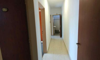 ALQUILA IMPECABLE PLANTA ALTA 4 DORM. - B° SUR
