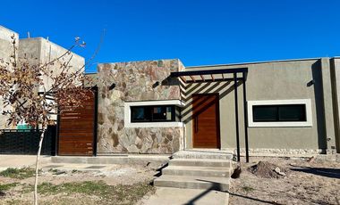 CASA EN VENTA BARRIO PRIVADO EN MAIPU