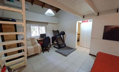Casa de un dormitorio con altillo en alquiler