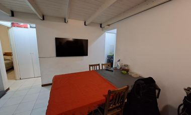 Casa de un dormitorio con altillo en alquiler