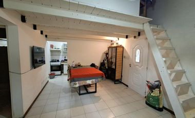 Casa de un dormitorio con altillo en alquiler