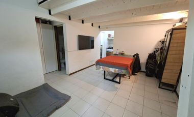 Casa de un dormitorio con altillo en alquiler