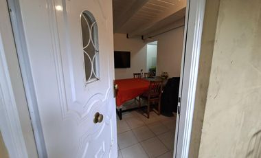 Casa de un dormitorio con altillo en alquiler