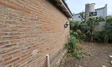 Casa de un dormitorio con altillo en alquiler