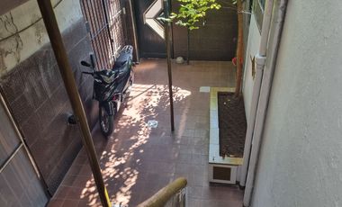 PH 5 ambientes, patio, balcón. A 100 metros de Hipólito Yrigoyen VENTA