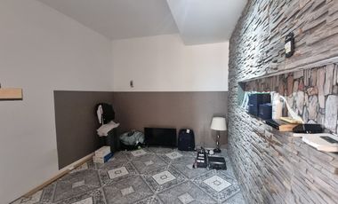 PH 5 ambientes, patio, balcón. A 100 metros de Hipólito Yrigoyen VENTA