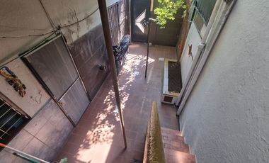 PH 5 ambientes, patio, balcón. A 100 metros de Hipólito Yrigoyen VENTA
