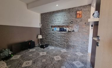 PH 5 ambientes, patio, balcón. A 100 metros de Hipólito Yrigoyen VENTA