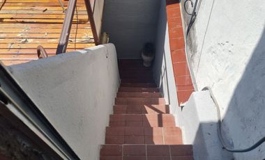 PH 5 ambientes, patio, balcón. A 100 metros de Hipólito Yrigoyen VENTA