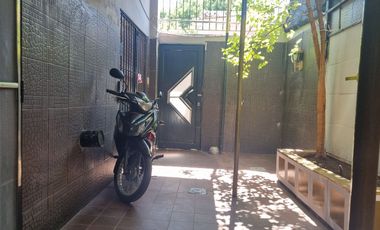 PH 5 ambientes, patio, balcón. A 100 metros de Hipólito Yrigoyen VENTA