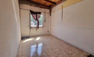 PH 5 ambientes, patio, balcón. A 100 metros de Hipólito Yrigoyen VENTA