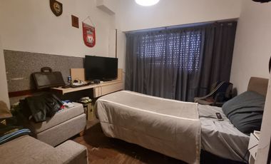 PH 5 ambientes, patio, balcón. A 100 metros de Hipólito Yrigoyen VENTA