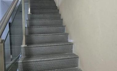Alquiler  Local Comercial con oficinas  Z/Centro bajo