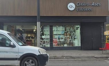 Alquiler  Local Comercial con oficinas  Z/Centro bajo