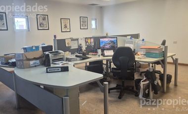 Alquiler  Local Comercial con oficinas  Z/Centro bajo