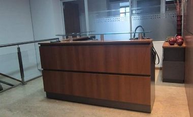 Alquiler  Local Comercial con oficinas  Z/Centro bajo