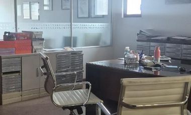 Alquiler  Local Comercial con oficinas  Z/Centro bajo
