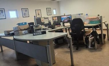 Alquiler  Local Comercial con oficinas  Z/Centro bajo